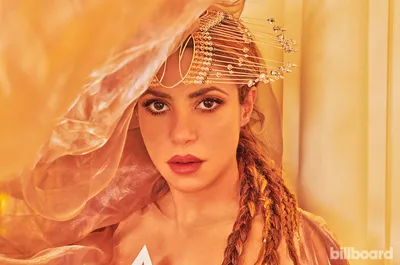 Шакира получила три латинских «Грэмми» и сменила за вечер четыре наряда |  РБК Life