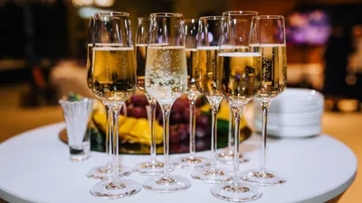 Авторы нового закона об игристых винах объяснили термин «российское  шампанское»: Рынки: Экономика: Lenta.ru