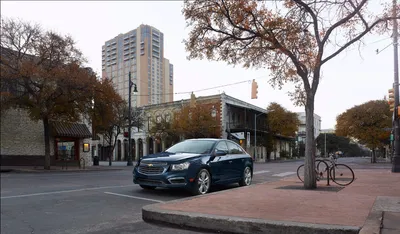 Chevy tweaks Cruze looks, upgrades connectivity