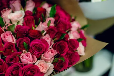 Купить шикарный букет из белых роз в интернет-магазине \"Цветочная Феерия\" в  Москве за 49999 руб.