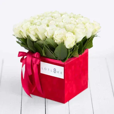 Купить 51 красную розу в шляпной коробке \"Сюрприз жене\", заказ и доставка  цветов по Украине - Annetflowers