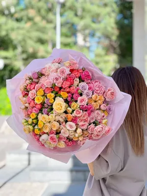 Купить Шикарный букет цветов 175 разноцветных роз Итерзен | UFL