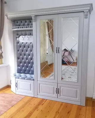 Белый распашной шкаф на всю стену в спальне с открытием дверей от нажатия  Tip-on - на заказ в Москве