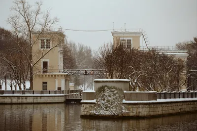 Исторический шлюз в Bleiswijk, Нидерландах Редакционное Фотография -  изображение насчитывающей двери, полюсы: 115755917