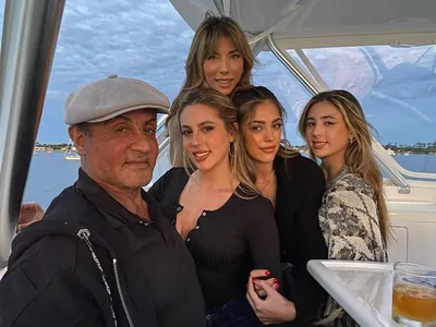 Сильвестр Сталлоне впервые снялся в реалити-шоу с женой и тремя дочками  (видео)