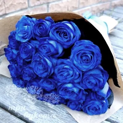 Купить Букет 9 синих роз в крафте R249 в Москве, цена 5 350 руб.