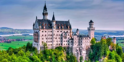 Топ-8 самых сказочных замков мира