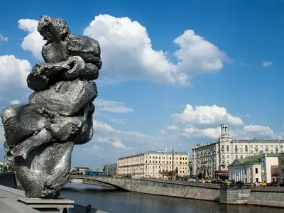 Искусствоведы высказались о новой скульптуре на Болотной набережной в  Москве – Москва 24, 17.08.2021