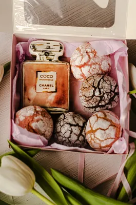 VKUSNODAY сладкий сюрприз бокс из 50 конфет, sweet box, сладости в коробке,  подарок на день рождения - купить с доставкой по выгодным ценам в  интернет-магазине OZON (551011872)