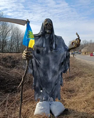 На блокпосту в Украине оккупантов ждет смерть с косой (фото) | Сегодня