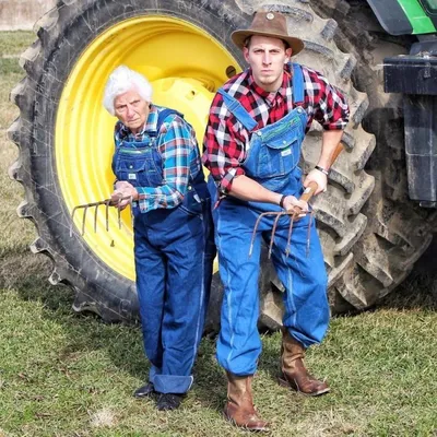 Бабушка и внук одеваются в смешные наряды и делают крутые фото | Пикабу