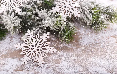 Скачать «Зимние (Новогодние) со снежинками» обои на рабочий стол — Abali.ru