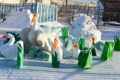 Жители Нижневартовска высмеивают новогодние скульптуры зайцев из снега -  Общество - Новости Нижневартовска