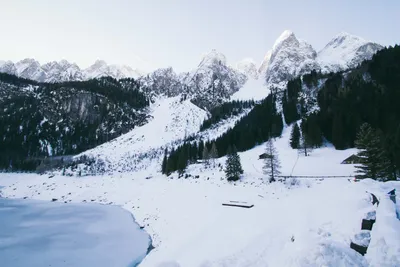 Красивый вид снежных гор, спорт зимы Стоковое Изображение - изображение  насчитывающей лыжа, снежно: 136737379