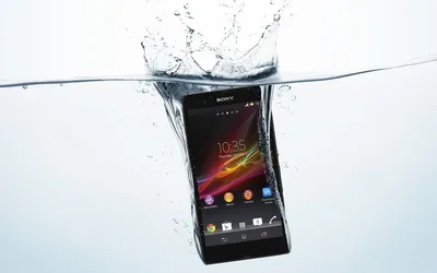 Обои на рабочий стол Мобильный телефон фирмы Sony Xperia / Сони Иксперия  кинули в воду, обои для рабочего стола, скачать обои, обои бесплатно