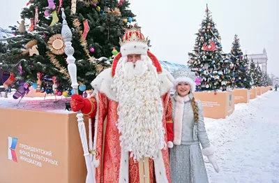 Зимняя шерстяная шапка с меховыми помпонами \"Современная снегурочка\" в  интернет-магазине Ярмарка Мастеров по цене 5500 ₽ – 11CEHRU | Шапки,  Екатеринбург - доста… | Детское вязанье, Вязание шляп, Идеи для вязания