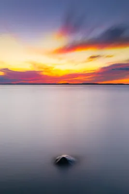 Спокойные сумерки озера стоковое изображение. изображение насчитывающей  вода - 129148053