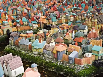 Стены вокруг средневекового города Стоковое Фото - изображение  насчитывающей готско, трава: 48402634