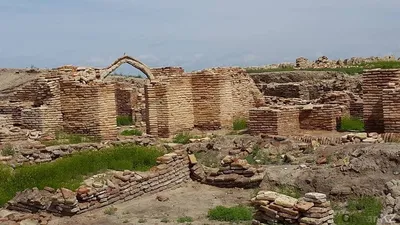 Панорама средневекового города расположенного на скале Стоковое Изображение  - изображение насчитывающей холм, ландшафт: 131748663