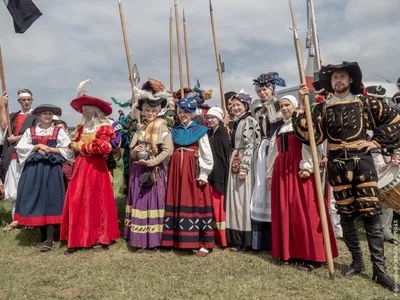 7 ужасных вещей, которые ждали женщин в Средневековье | Пикабу