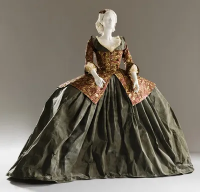 детеныши женщины платья средневековые Стоковое Фото - изображение  насчитывающей элегантность, дворянка: 16338696