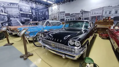 Выставка старинных автомобилей «Олдтаймер-Галерея» в Санкт-Петербурге