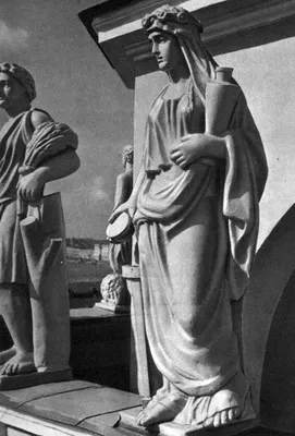 Статуя «Прасковьи Тулуповой» из «Формулы любви»: кто это на самом деле?