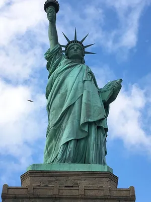 статуя Свободы, 3д модель Макс, 3d модель статуи свободы на белом  изолированном фоне, 3d изометрический объект серой статуи свободы америки  фон картинки и Фото для бесплатной загрузки