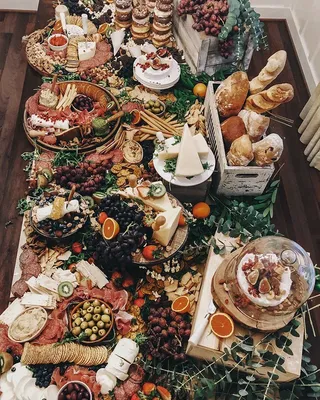 Новогодний стол с едой» — создано в Шедевруме