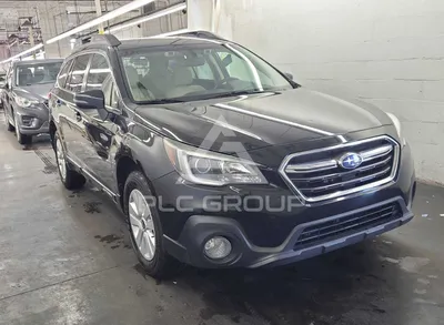 Subaru Outback 2000 Передвигается По Дороге В Черте Города — стоковые  фотографии и другие картинки Автомобиль - iStock