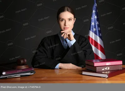Судья Держит Документов — стоковые фотографии и другие картинки Судья - суд  - Судья - суд, Полномочие, Присяжный - суд - iStock