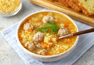 Быстро, полезно и питательно: рецепт куриного супа для вкусного обеда -  Новости Вкусно