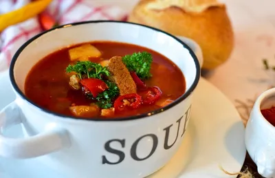 Главная тайна супа: рецепт французского лукового супа с крутонами — статьи  компании Аквафор