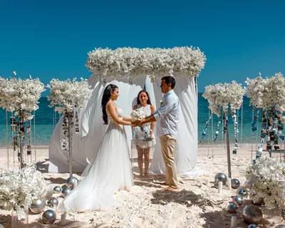 Свадьба на пляже с белым песком