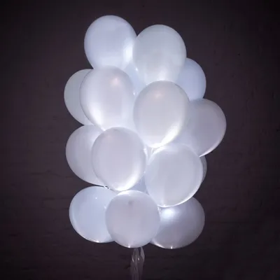 🎈 Светящиеся воздушные шары белые 🎈: заказать в Москве с доставкой по  цене 200 рублей