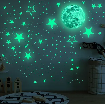 Светящиеся наклейки на потолок / флуоресцентные декоративные звезды/  светящиеся наклейки звездное небо / луна и звезды купить по выгодной цене в  интернет-магазине OZON (366256900)