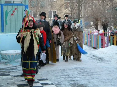 Святки пришли! Прикольные открытки и теплые поздравления для россиян с  началом Святочной недели | Курьер.Среда | Дзен