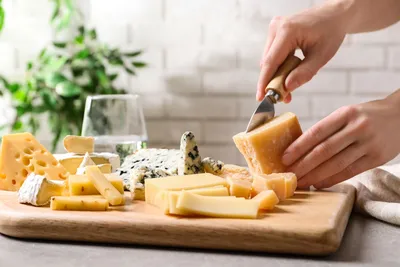 Сыр Мондор Grano 50% - купить в Москве и Московской области с доставкой в  Сырном сомелье