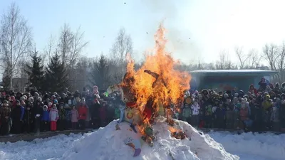 Сжигание чучела Масленицы в Хабаровске в 2020 году: зачем сжигать, как и из  чего сделать куклу - KP.RU