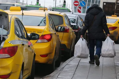 В Москве более половины таксистов оказались мигрантами - Российская газета