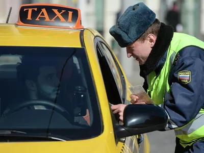 Новые правила для таксистов-мигрантов в РФ: что изменилось