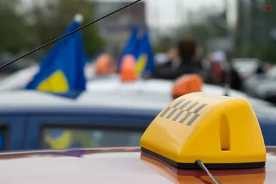 Заставят ли таксистов записывать все происходящее в салоне - Российская  газета