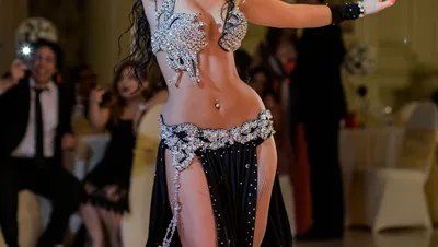 Красивый танец живота танцев танцора Стоковое Фото - изображение  насчитывающей девушка, культура: 51085904
