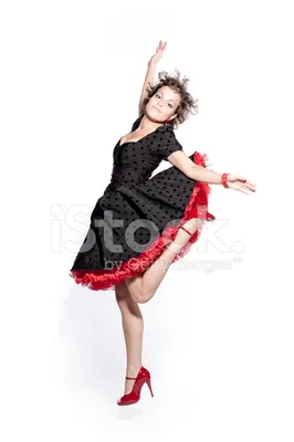 танцующая девушка зимой стоковое фото. изображение насчитывающей танцор -  272376122