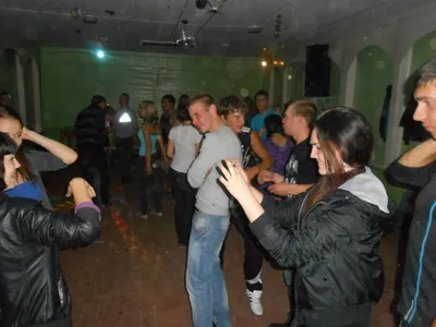 Танцы в клубе - Московская Немецкая Газета