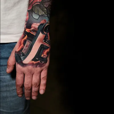 Тату на кисти руки – 3 лучших фото | Красивые татуировки на кисти