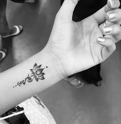 Тату на Запястье для Девушек: Идеи, Значения + 170 ФОТО (2018) | Wrist  tattoos for women, Small wrist tattoos, Tattoos for women small