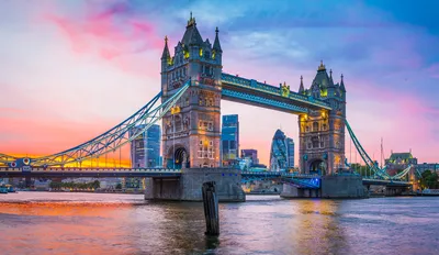 Тауэрский мост в Лондоне, Великобритания Тусклок на закате моста Тауэр  Стоковое Фото - изображение насчитывающей старо, валуна: 162690798