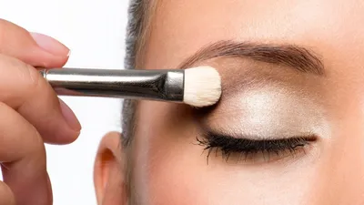 Порядок нанесения макияжа на лицо: 7 главных этапов