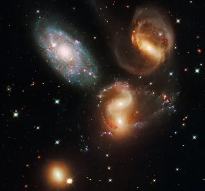 Телескоп Хаббл сделал снимок галактики с активной черной дырой - Photar.ru